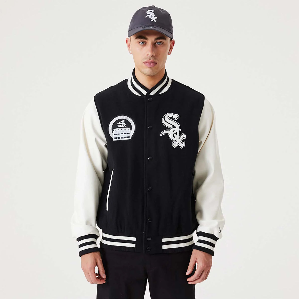 New Era Jacke Chicago White Sox Heritage Varsity Schwarz